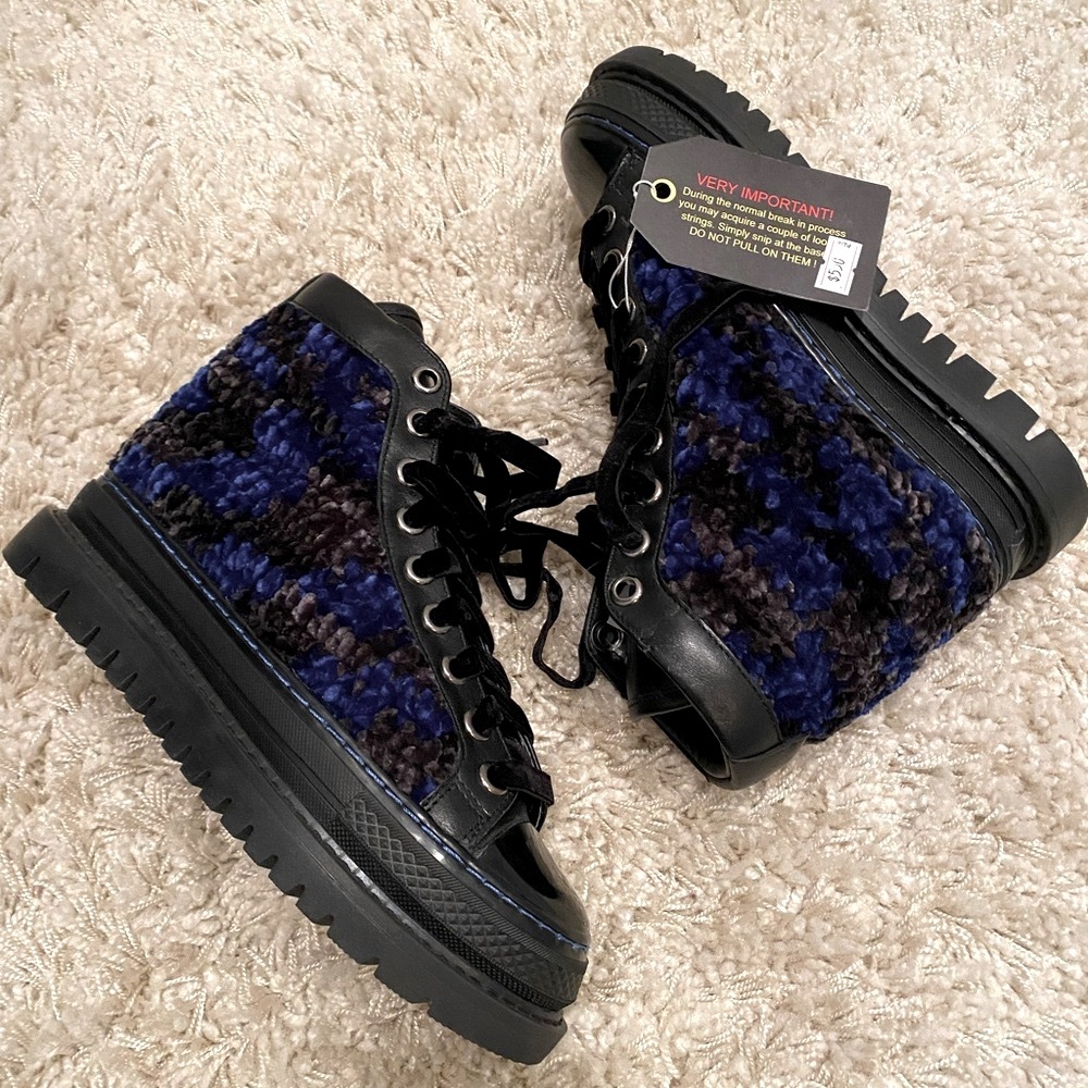 NWT KROJAY Blue Sapphire Women’s Platform Boots 6